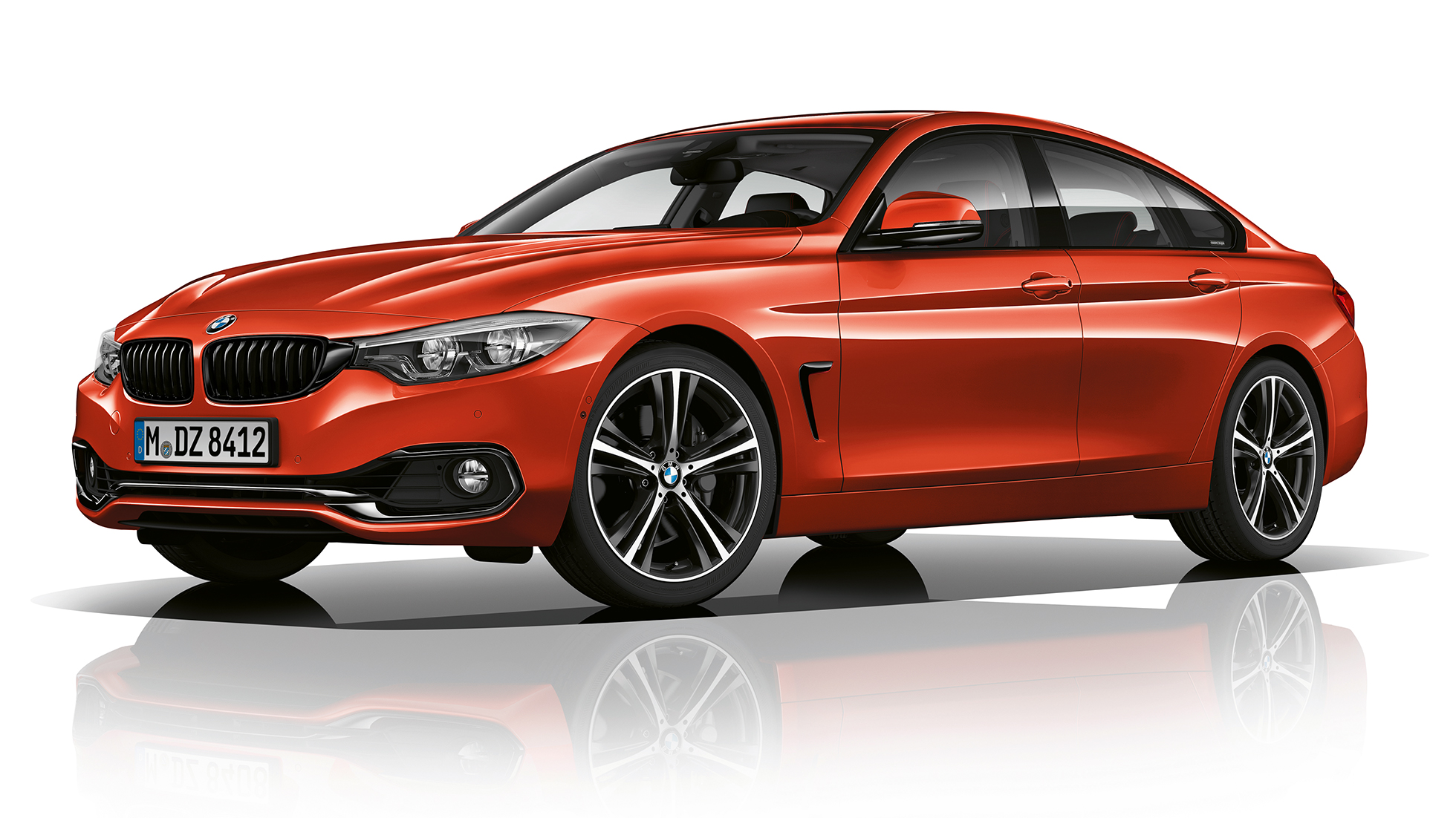 BMW řady 4 Gran Coupé, tříčtvrteční pohled zepředu na Model Sport Line BMW řady 4 Gran Coupé, tříčtvrteční pohled zepředu na Model Sport Line