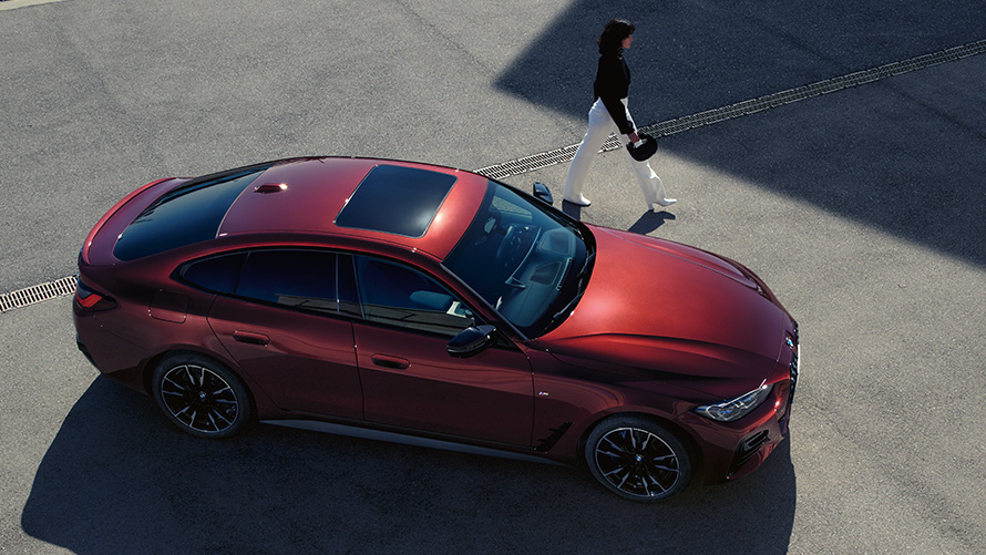BMW řady 4 Gran Coupé G26 BMW Individual metalický lak Aventurine Red (červená) pohled z ptačí perspektivy BMW řady 4 Gran Coupé G26 BMW Individual metalický lak Aventurine Red (červená) pohled z ptačí perspektivy