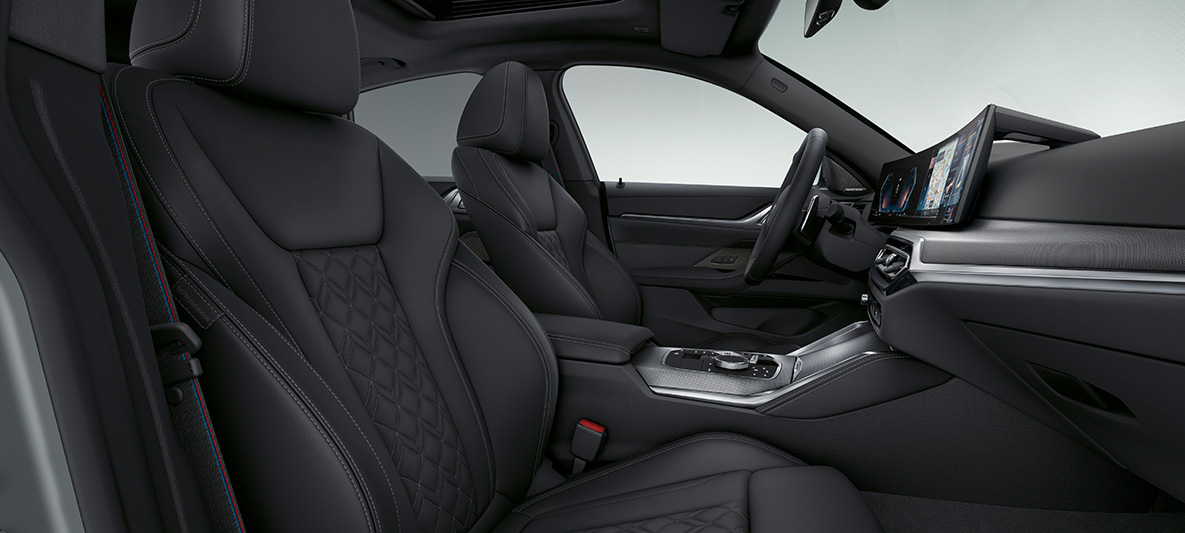 Kožené čalounění Merino Black (černá) BMW řady 4 Gran Coupé G26 2021 interiér BMW Individual rozšířené kožené čalounění Merino Black (černá) BMW řady 4 Gran Coupé G26 2021 interiér