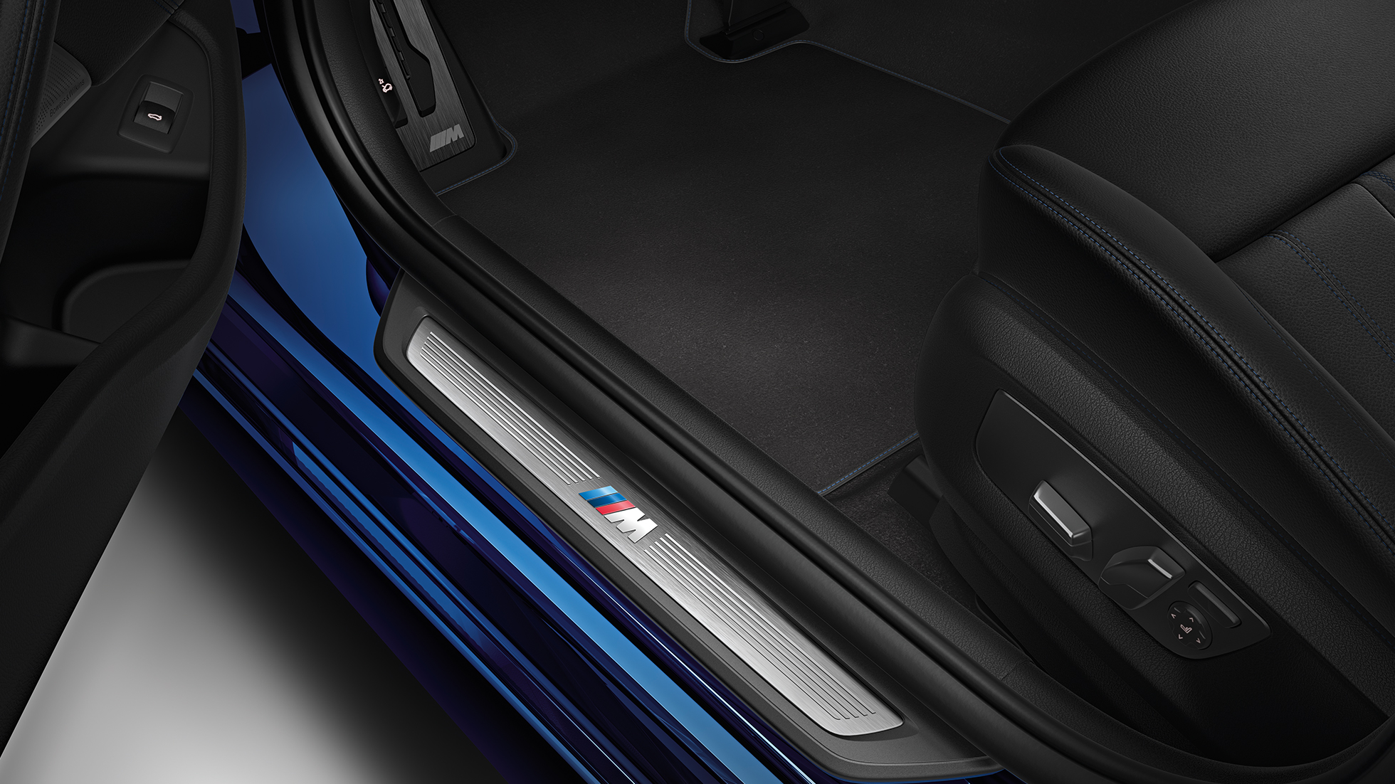 Interiér BMW řady 5 Sedan s M sportovním paketem 540i Sedan Interiér BMW řady 5 Sedan s M sportovním paketem 540i Sedan G30 v metalické barvě Mediterranean Blue (modrá)