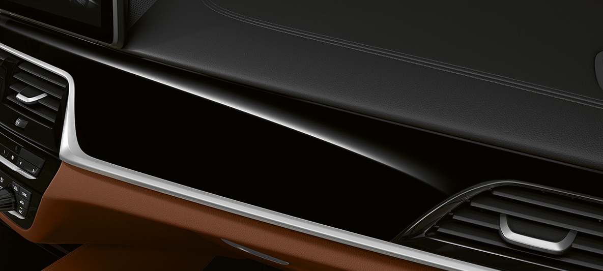 Obložení interiéru BMW řady 5 Sedan G30 Facelift 2020 interiér Obložení interiéru BMW řady 5 Sedan Individual G30 Facelift 2020 interiér kokpit