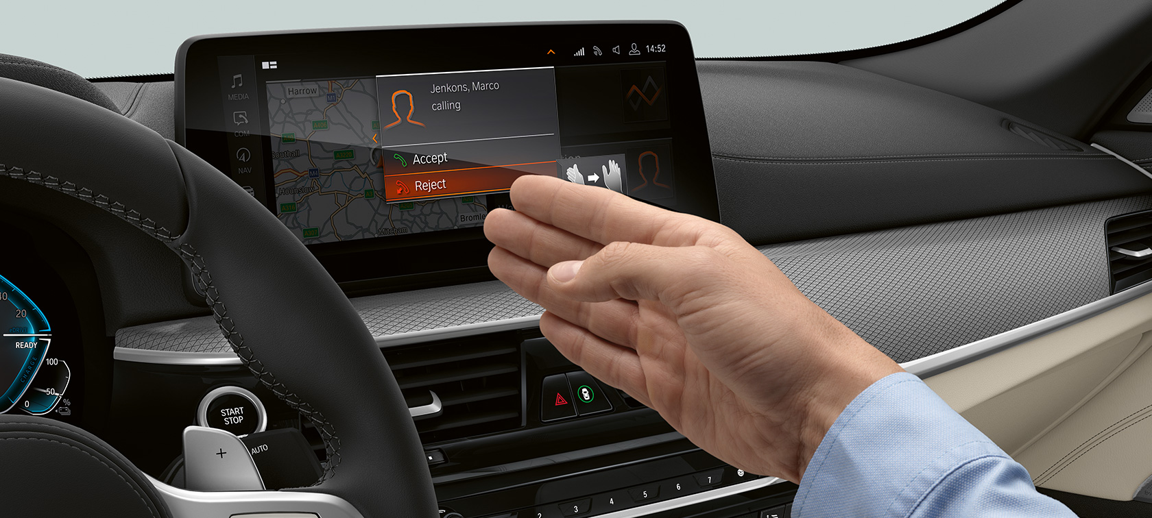 Technologie BMW řady 5 Sedan G30 Informační displej BMW řady 5 Sedan G30 Facelift 2020 interiér kokpit