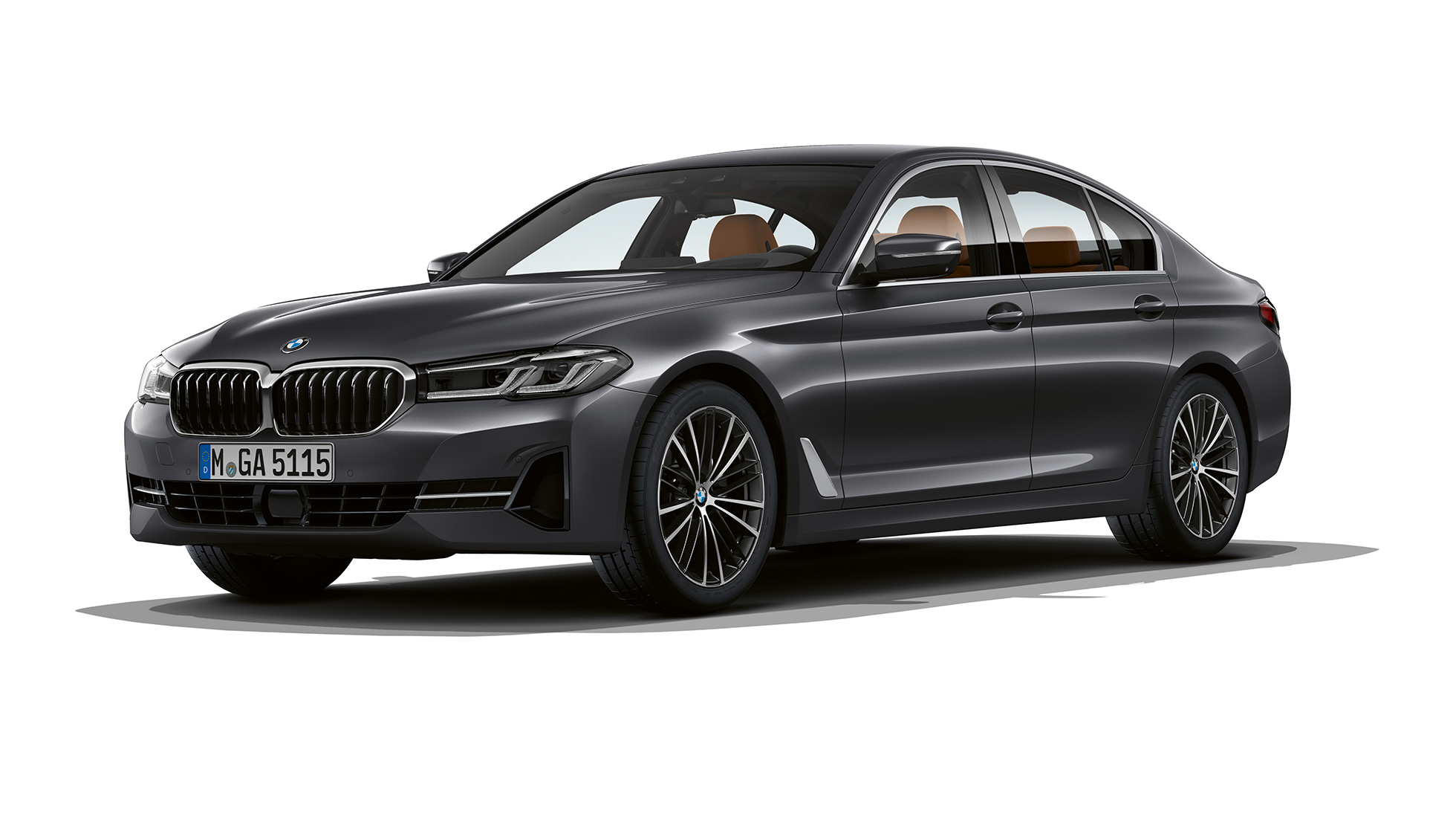 BMW řady 5 Sedan G30 v sériovém provedení BMW řady 5 Sedan 540i G30 2020 v sériovém provedení v barvě Sophisto Grey ze tříčtvrtečního pohledu zepředu