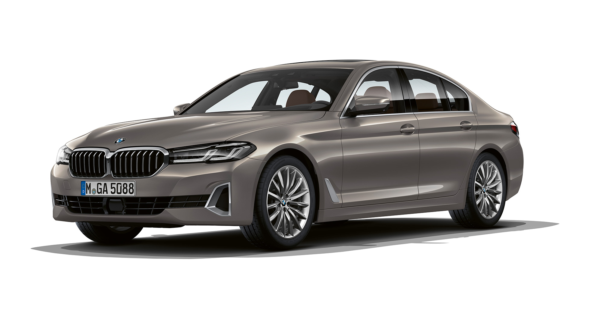 BMW řady 5 Sedan G30 Luxury Line zpředu BMW řady 5 Sedan xDrive G30 2020 v provedení Luxury Line v barvě Bernina Grey (šedá) ze tříčtvrtečního pohledu zepředu