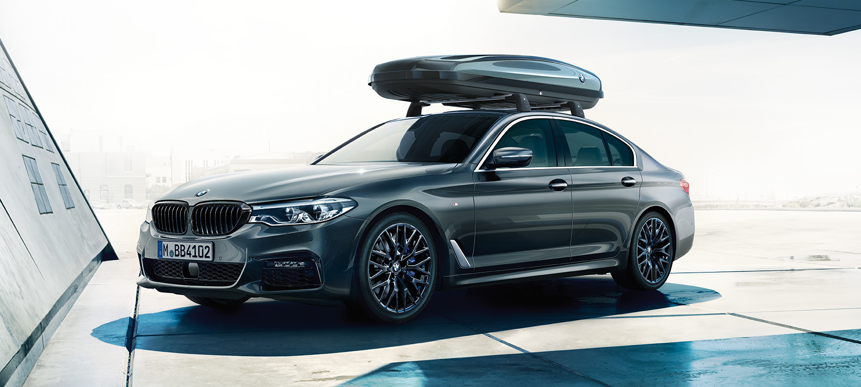 Příslušenství BMW řady 5 Sedan G30 BMW řady 5 Sedan G30 s BMW střešním boxem 520