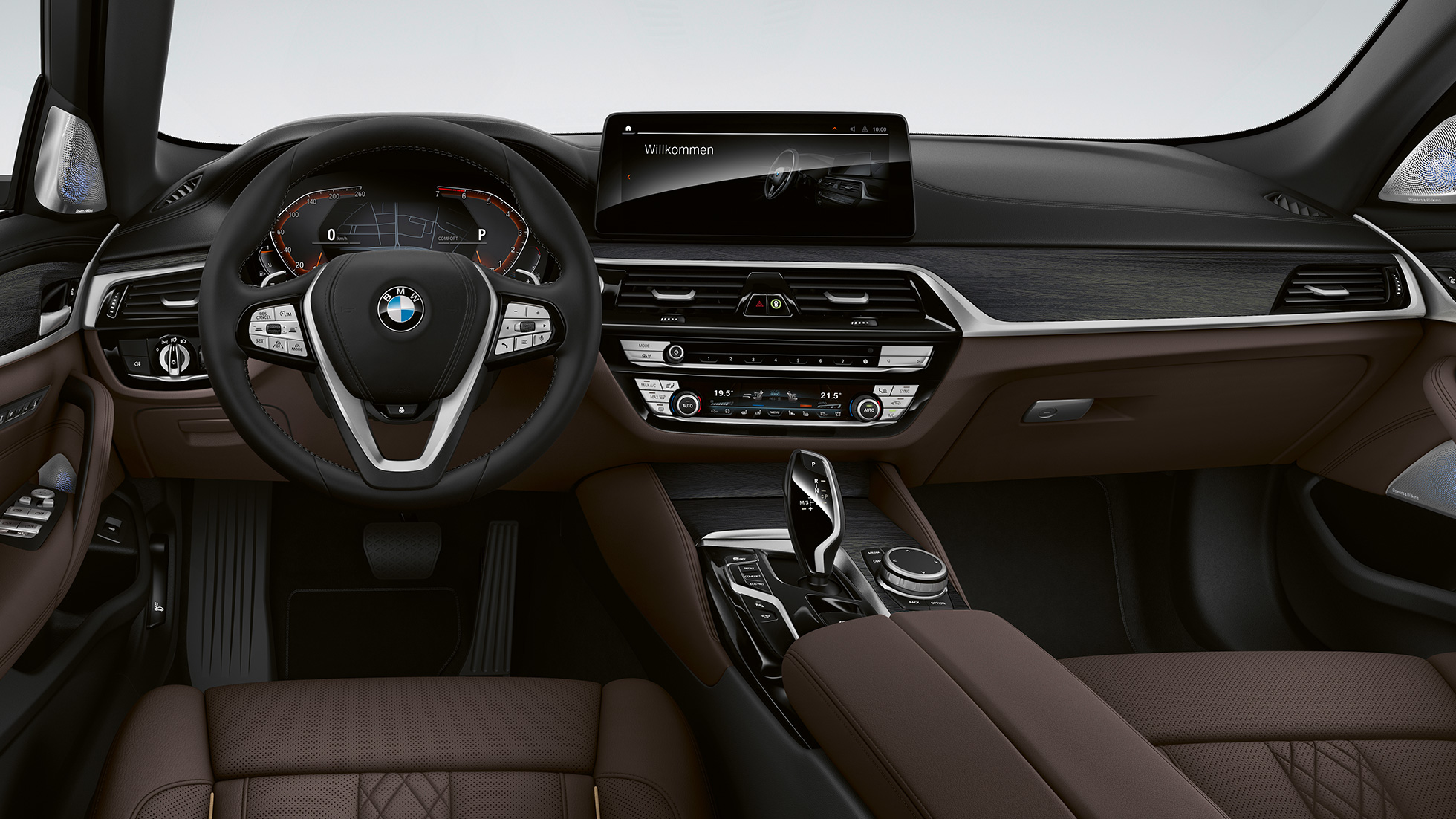 Kokpit BMW řady 5 Touring G31 Luxury Line Kokpit BMW řady 5 Touring 530i G31 2020 v provedení Luxury Line exkluzivní kožené čalounění Nappa Mokka (hnědá) s exkluzivním prošíváním a kontrastním lemováním