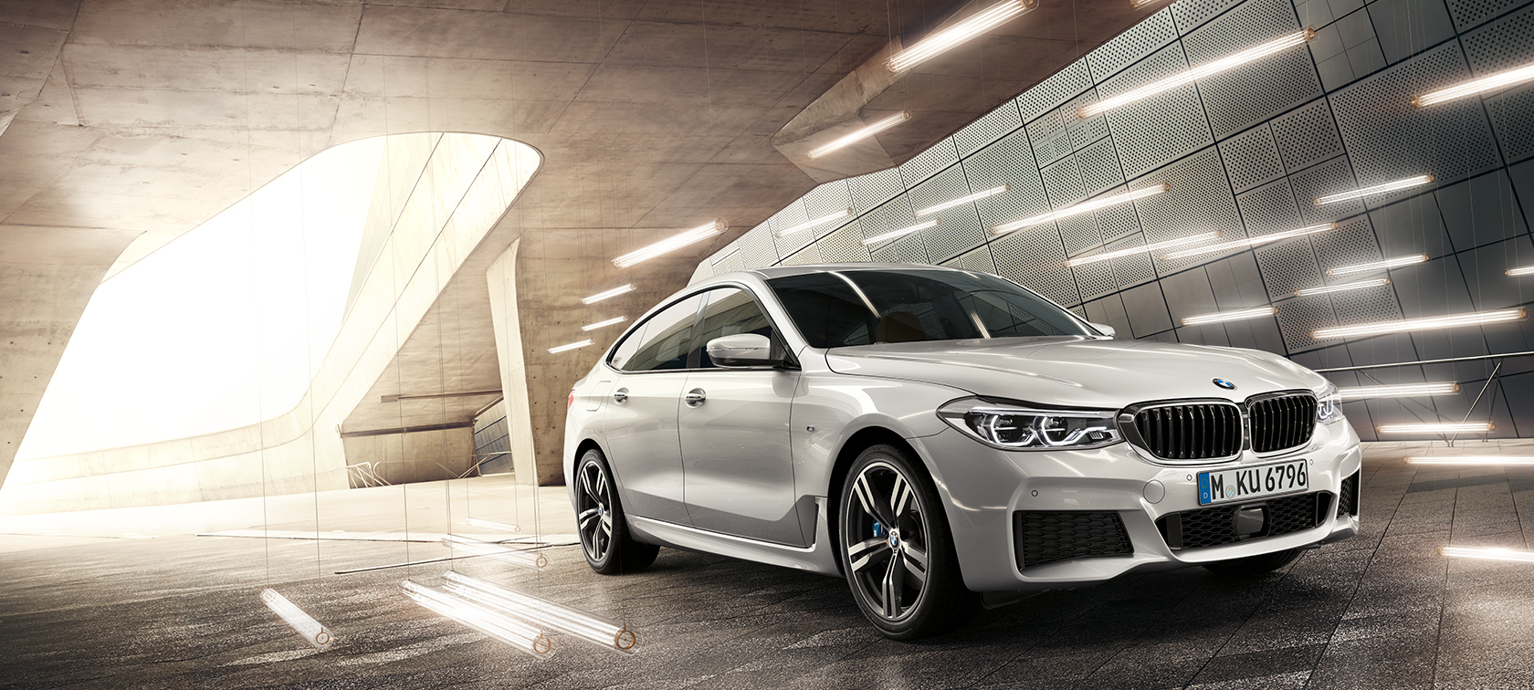BMW řady 6 Gran Turismo G32 ze tříčtvrtečního pohledu zepředu BMW řady 6 Gran Turismo G32 2017 v metalickém laku Mineral White (bílá) ze tříčtvrtečního pohledu zpředu