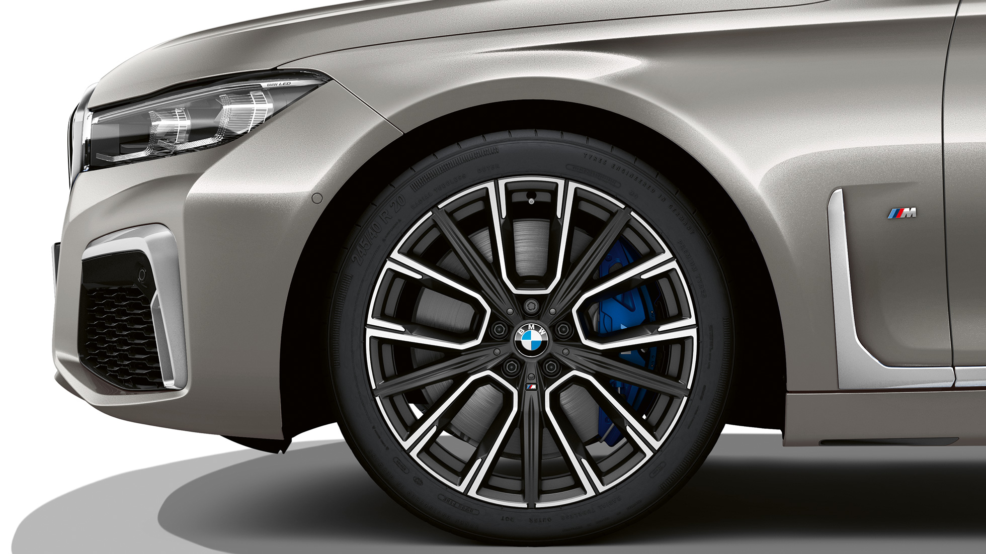 BMW řady 7 Sedan s M sportovním paketem, kola BMW řady 7 Sedan s M sportovním paketem: detailní pohled na kola