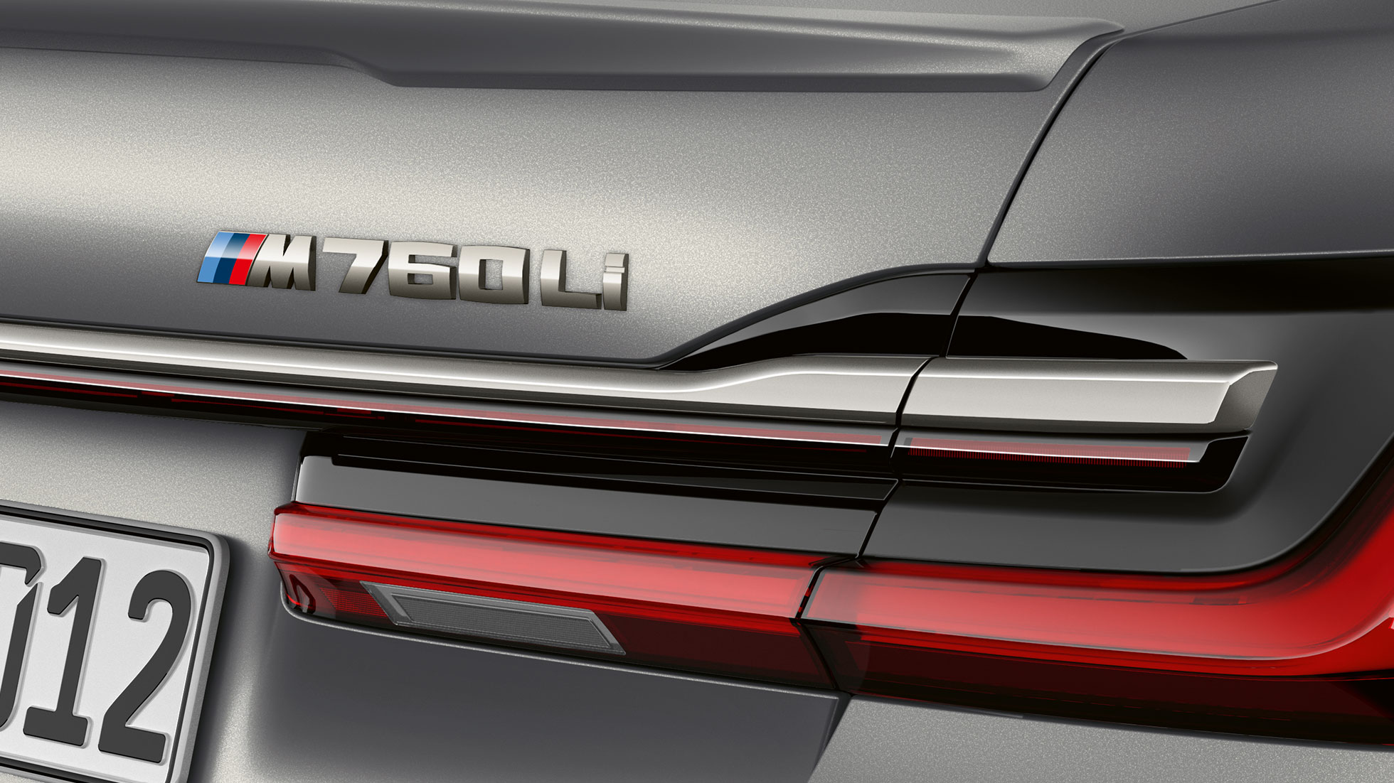 BMW řady 7 Sedan: detailní pohled na označení BMW M760Li BMW řady 7 Sedan: detailní pohled na označení BMW M760Li v zadní části vozu