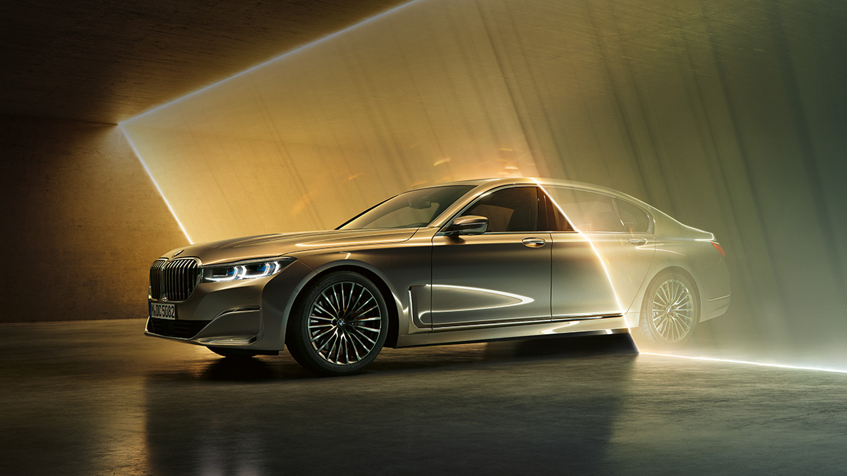 BMW řady 7 Sedan: světelná scéna, pohled zezadu BMW řady 7 Sedan: světelná scéna, pohled zezadu, detail