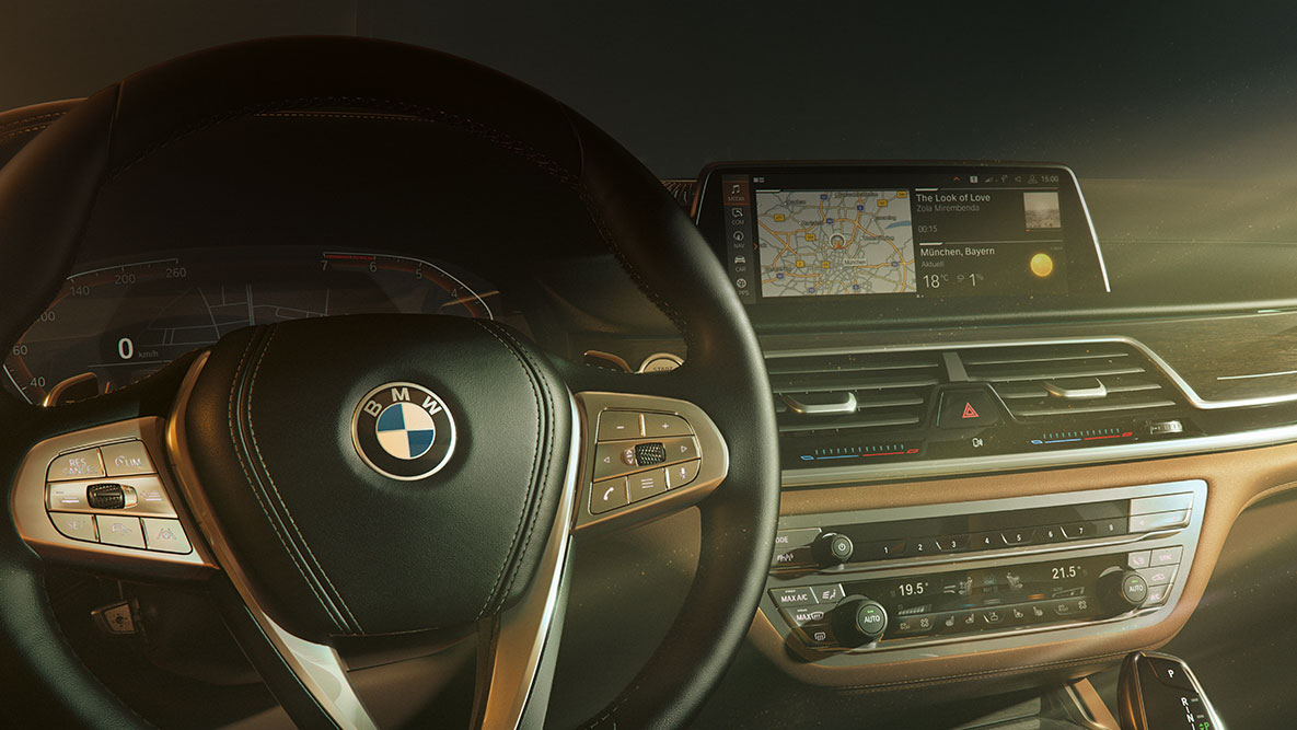 BMW řady 7 Sedan BMW Remote Software Upgrade BMW Remote Software Upgrade: detail na přístrojový panel