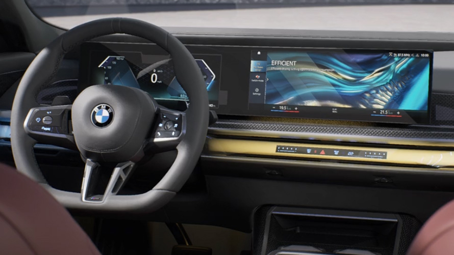 BMW řady 7 Sedan G70 ICE 740i M sportovní paket tříčtvrteční pohled zezadu BMW řady 7 Sedan G70 ICE 740i M sportovní paket tříčtvrteční jízdní pohled zezadu