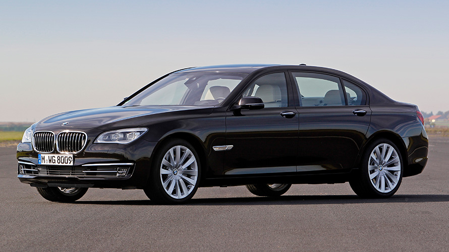 BMW řady 7 Sedan (F02) 7/8 statický pohled z boku BMW řady 7 Sedan (F02) 7/8 statický pohled z boku