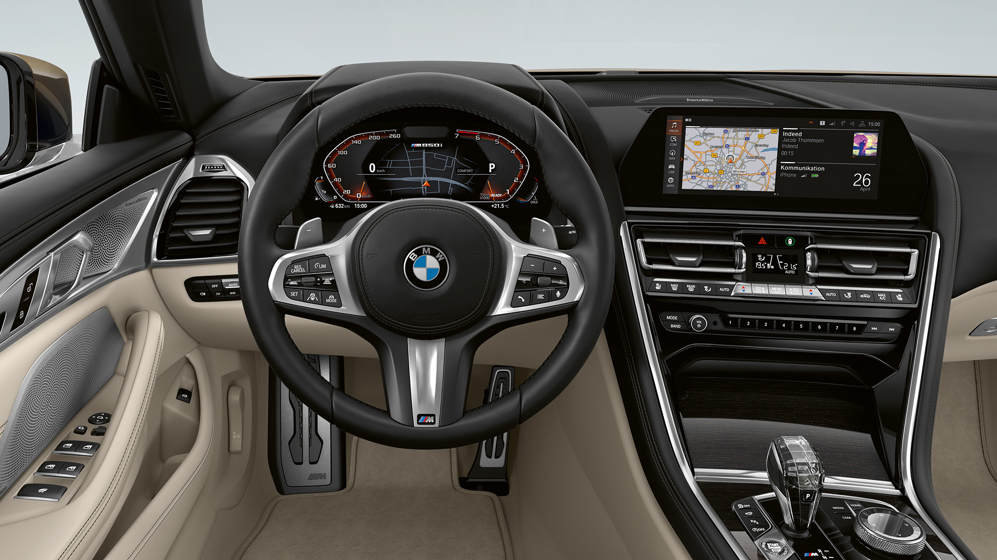 BMW M850i xDrive, metalický lak Dravit Grey, kokpit s M koženým volantem. BMW M850i xDrive, metalický lak Dravit Grey, kokpit s M koženým volantem.
