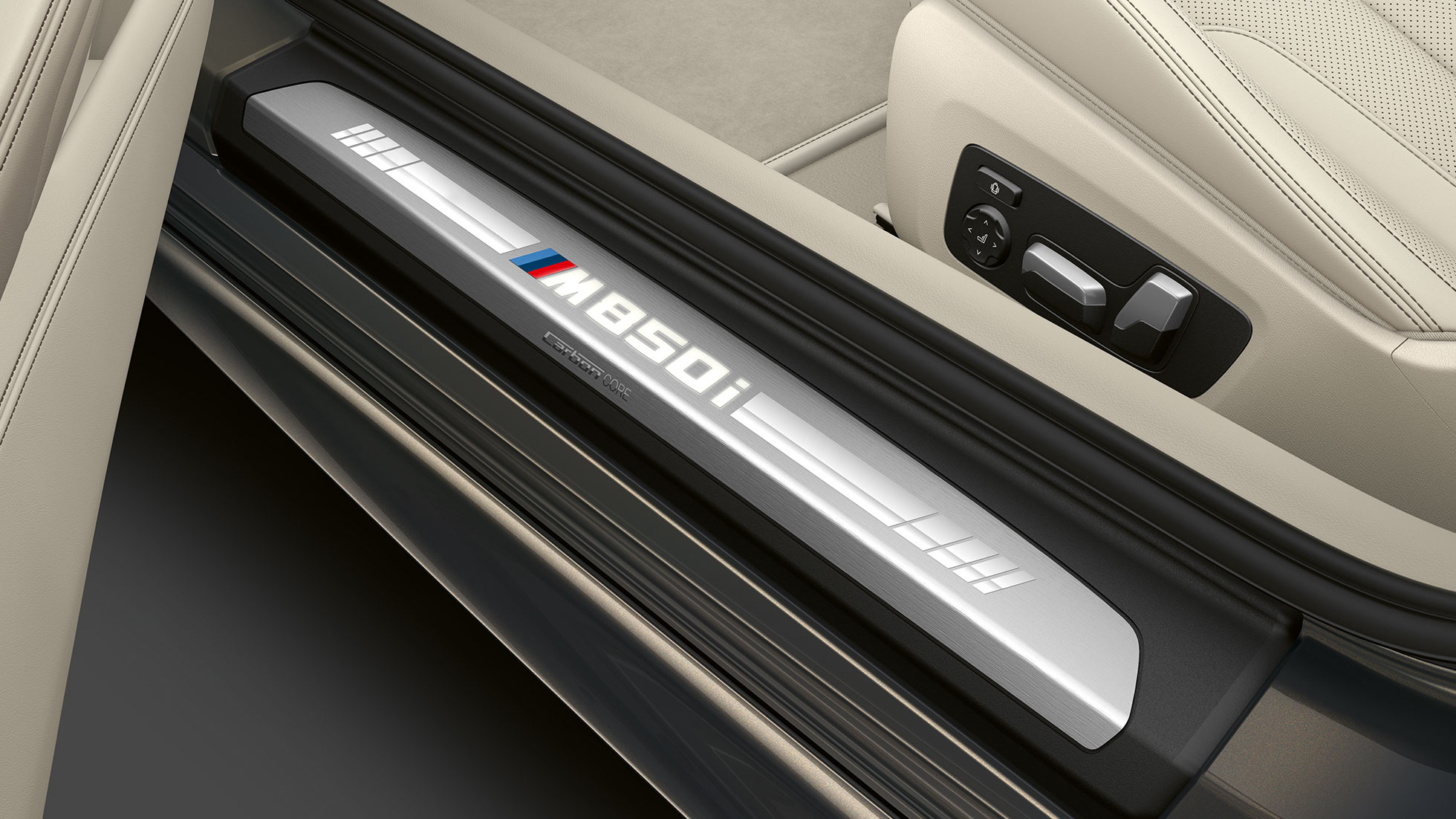 BMW M850i xDrive, metalický lak Dravit Grey, prahová lišta. BMW M850i xDrive, metalický lak Dravit Grey, prahová lišta.