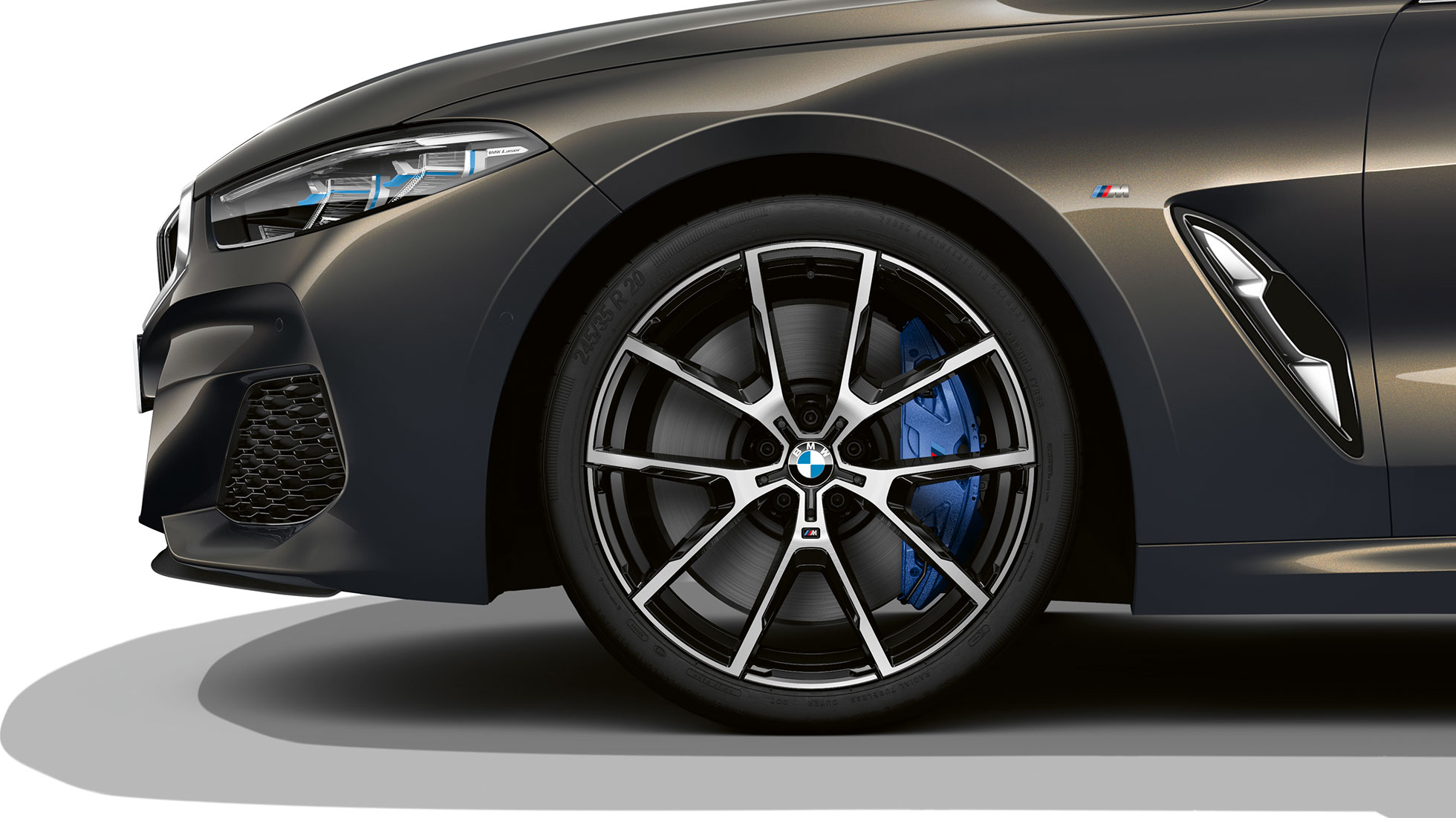 BMW M850i xDrive, metalický lak Dravit Grey, 20ʺ kola z lehké slitiny Y-spoke 728 M. BMW M850i xDrive, metalický lak Dravit Grey, 20ʺ kola z lehké slitiny Y-spoke 728 M.
