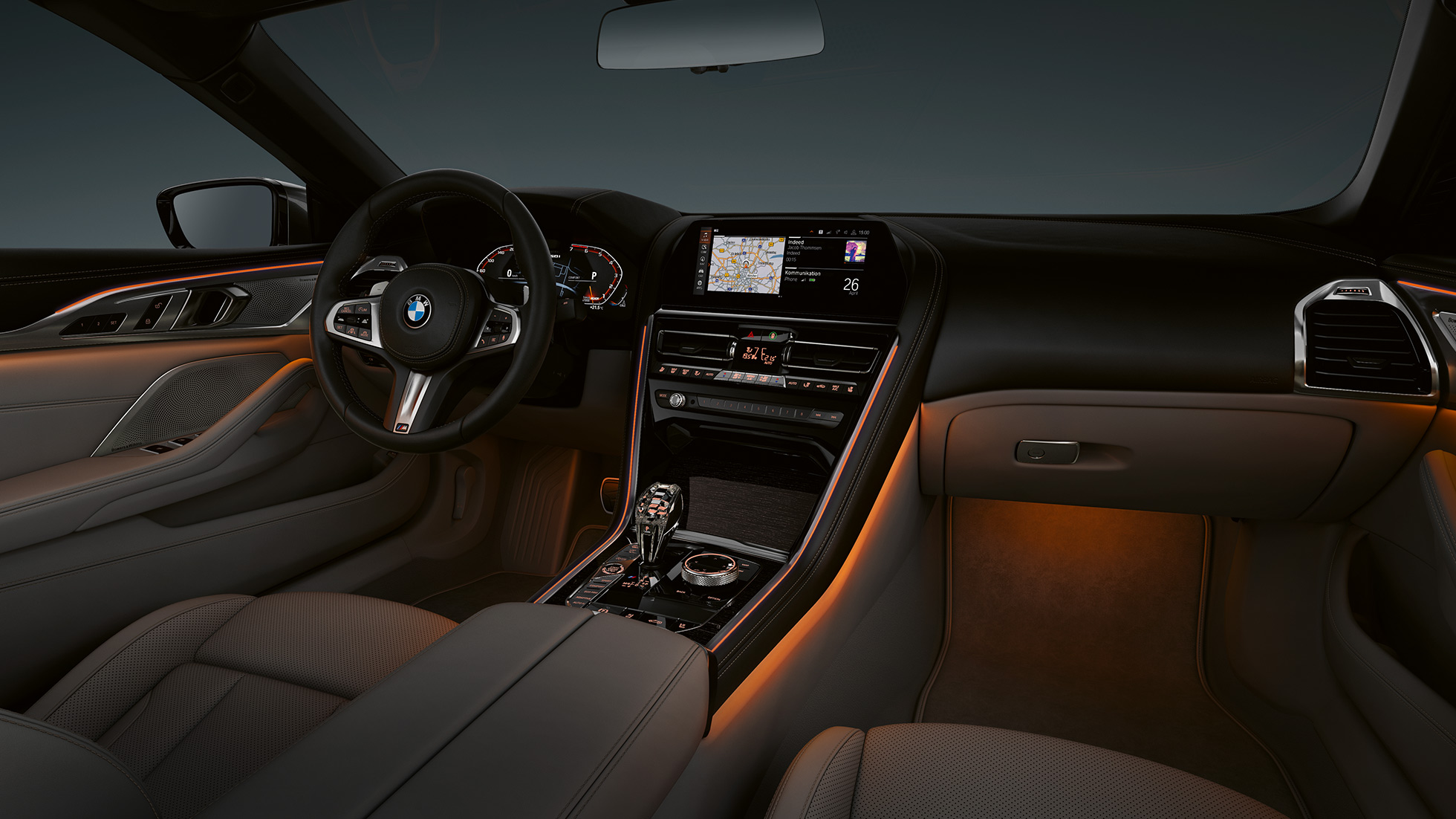 BMW M850i xDrive, interiér, nepřímé osvětlení. BMW M850i xDrive, interiér, nepřímé osvětlení.