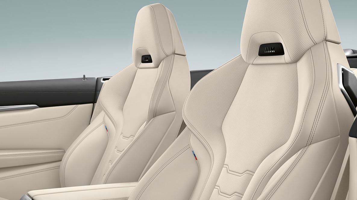 BMW M850i xDrive, multifunkční kožená sedadla Merino, Ivory White, se vzduchovým límcem. BMW M850i xDrive, multifunkční kožená sedadla Merino, Ivory White, se vzduchovým límcem.