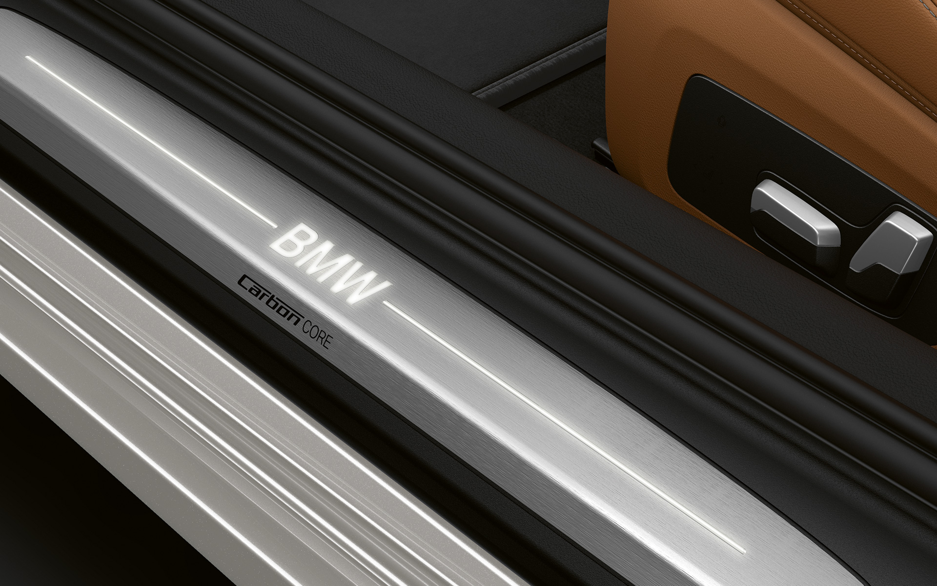 BMW řady 8 Coupé, prahová lišta s logem BMW Detail na prahovou lištu BMW řady 8 Coupé s logem BMW.