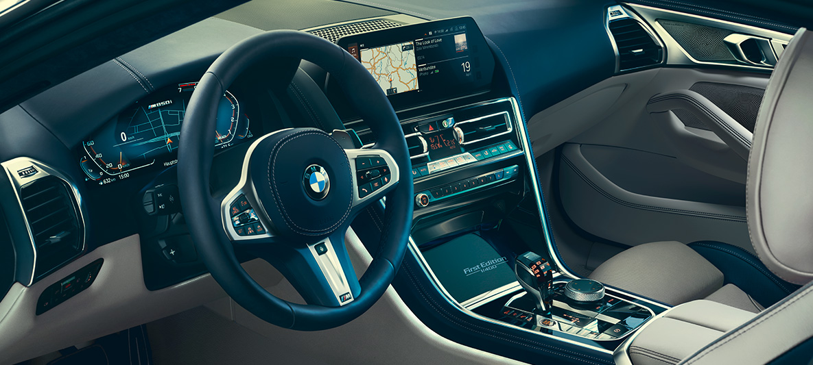 BMW M850i xDrive First Edition, palubní deska u řidiče Palubní deska řidiče BMW M850i xDrive First Edition