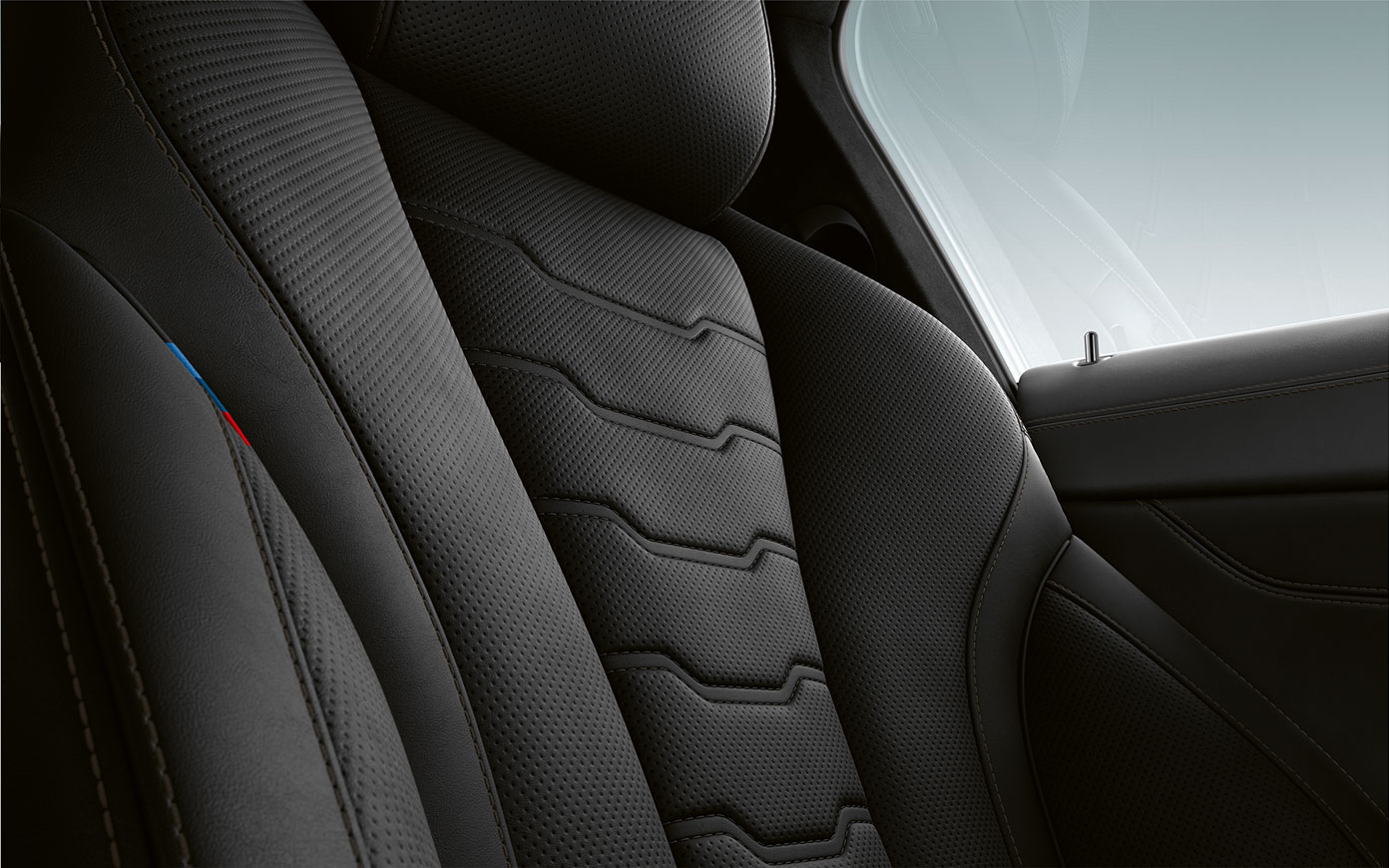Čalounění BMW řady 8 Coupé. Detailní pohled na čalounění a švy BMW řady 8 Coupé.