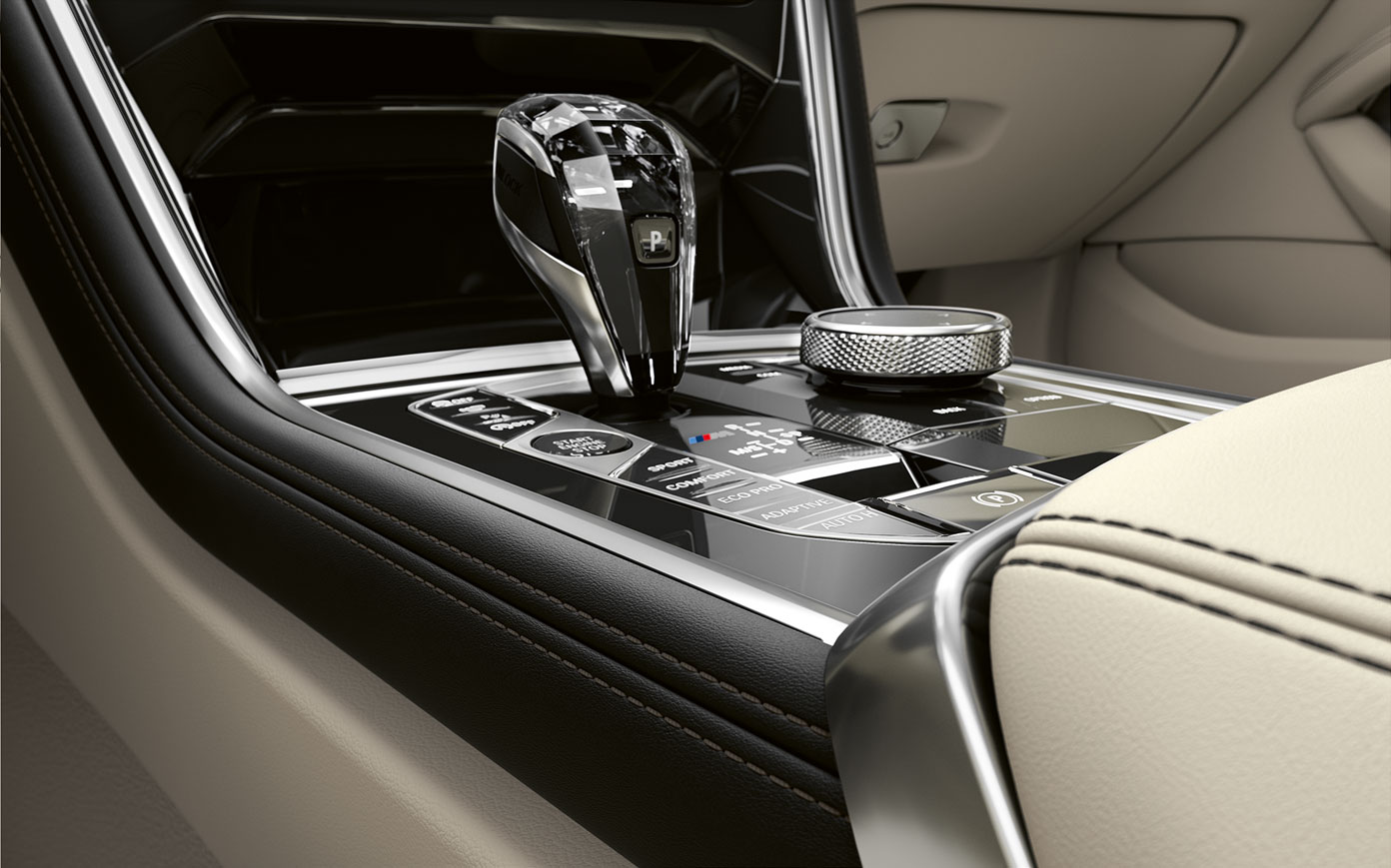 BMW řady 8 Coupé, středová konzola. Detailní pohled na středovou konzolu BMW řady 8 Coupé.