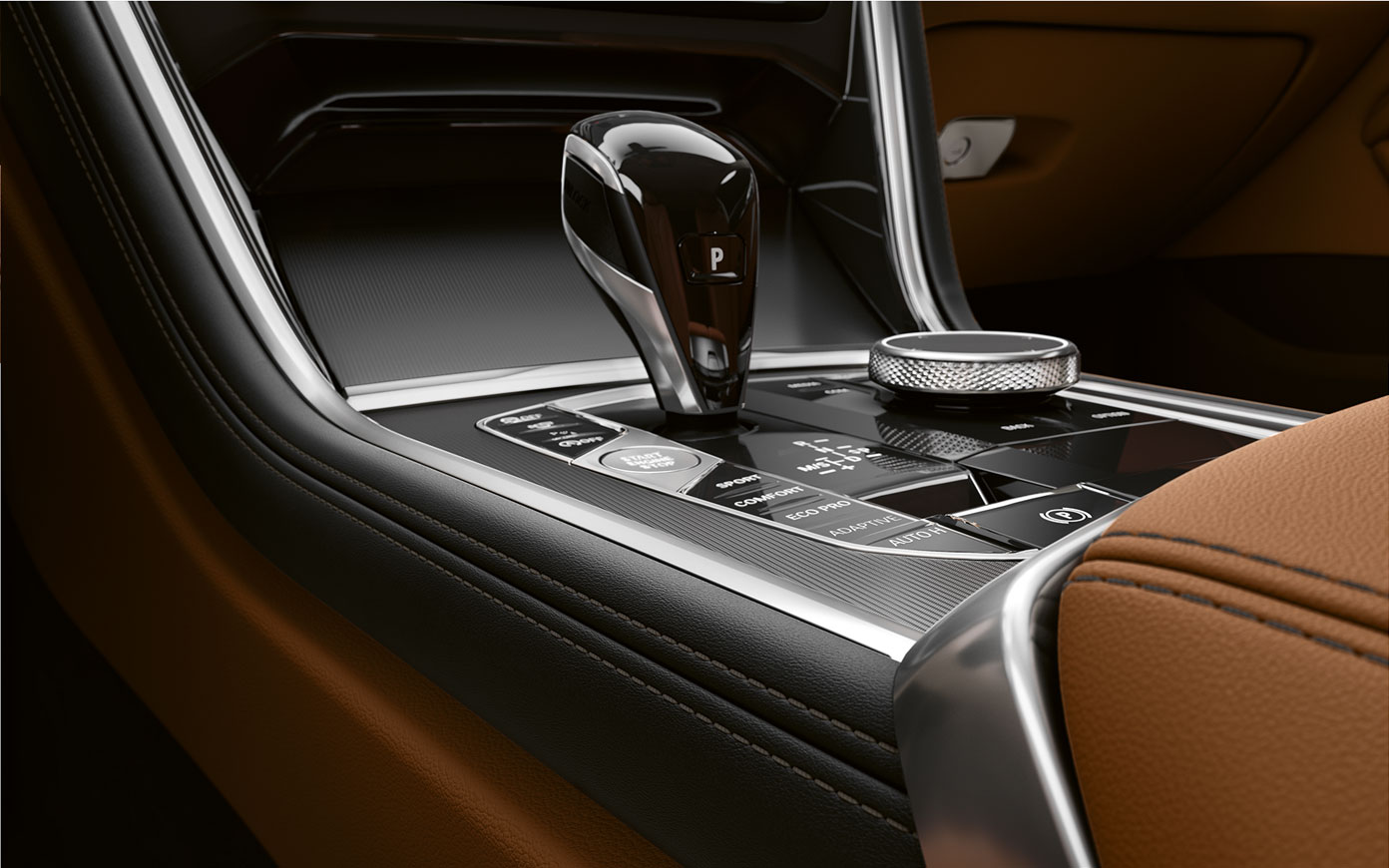 BMW řady 8 Coupé, středová konzola. Detailní pohled středovou konzolu BMW řady 8 Coupé.