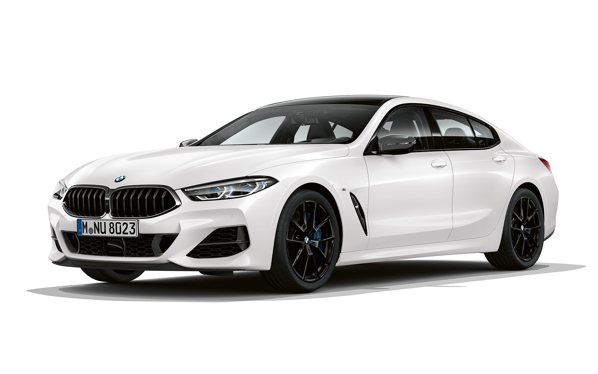 Pure Contrast tříčtvrteční pohled zepředu BMW řady 8 Gran Coupé, Pure Contrast tříčtvrteční pohled zepředu
