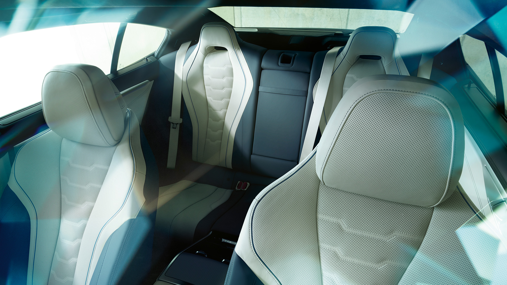 BMW řady 8 Gran Coupé, výbava interiéru BMW řady 8 Gran Coupé, design výbavy interiéru