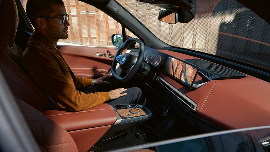 BMW iX i20 elektrické SUV interiér BMW iX i20 2021 elektrické SUV interiér Suite kůže Castanea