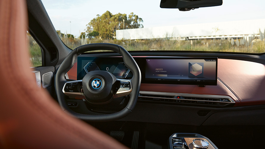 BMW iX i20 elektrické SUV BMW iDrive BMW iX i20 2021 elektrické SUV SUV ovladač BMW iDrive interiér Suite