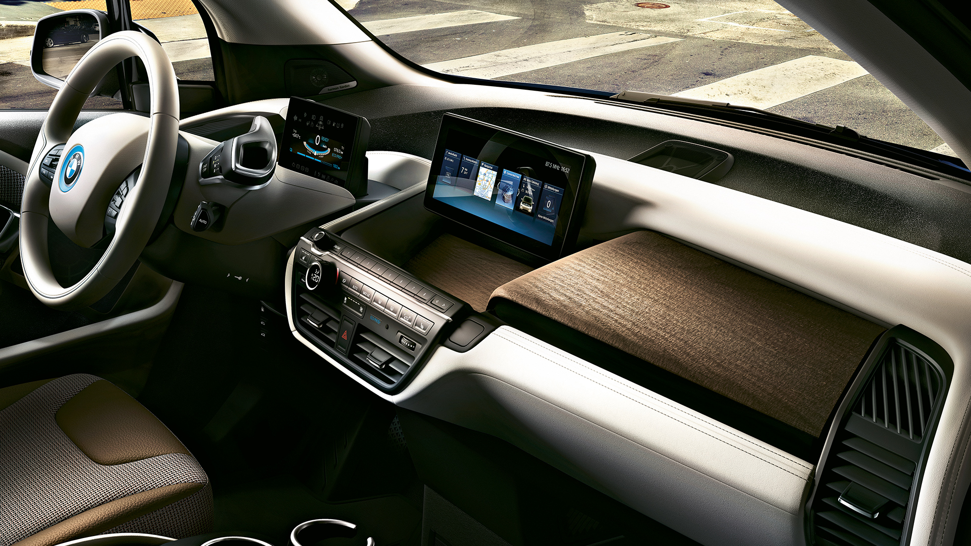 BMW i3 2018 interiér BMW i3 i01 2018 interiér kontrolní displej