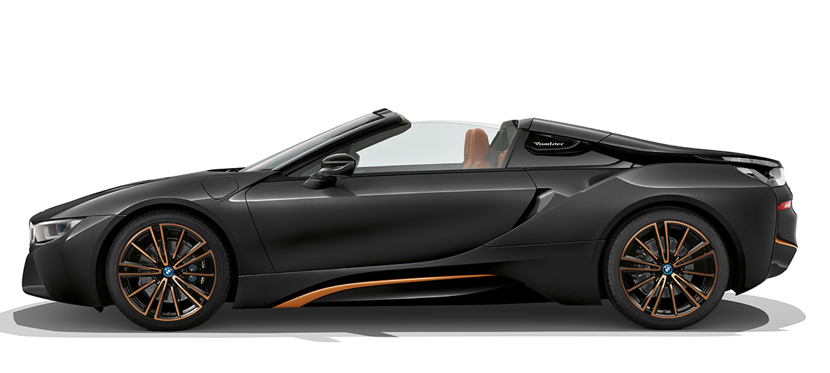 BMW i8 Roadster Ultimate Sophisto Edition, tříčtvrteční pohled z boku BMW i8 Roadster Ultimate Sophisto Edition, Sophisto Grey, tříčtvrteční pohled z boku