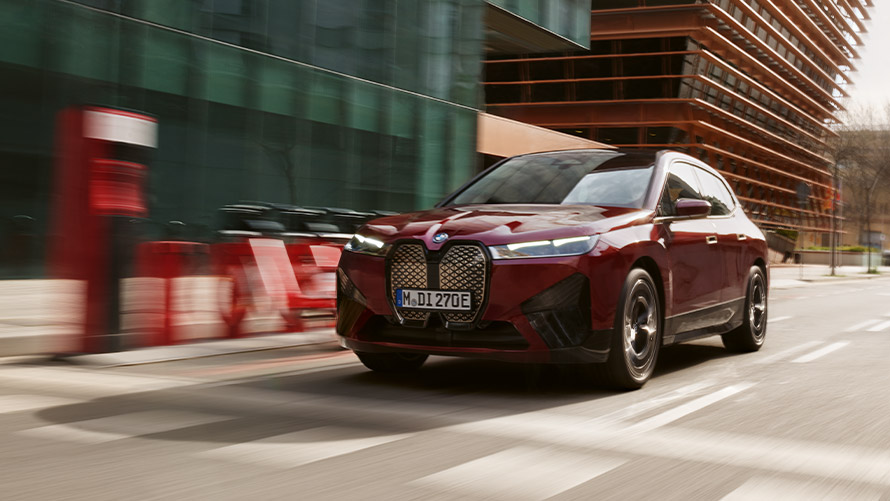 BMW iX I20 první generace jízdní tříčtvrteční záběr zepředu BMW řady i BMW iX I20 první generace jízdní tříčtvrteční záběr zepředu