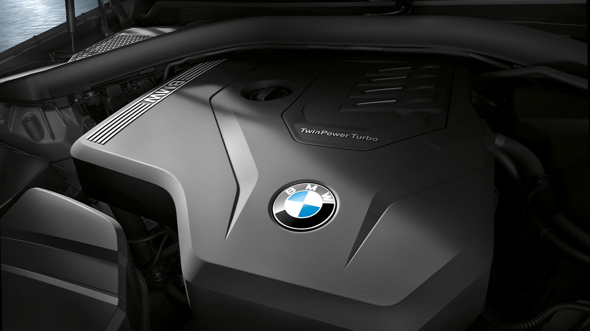 Motor BMW M340i xDrive Sedan Motor BMW M340i xDrive Sedan G20 v metalické barvě Sapphire Black (černá) v detailním pohledu