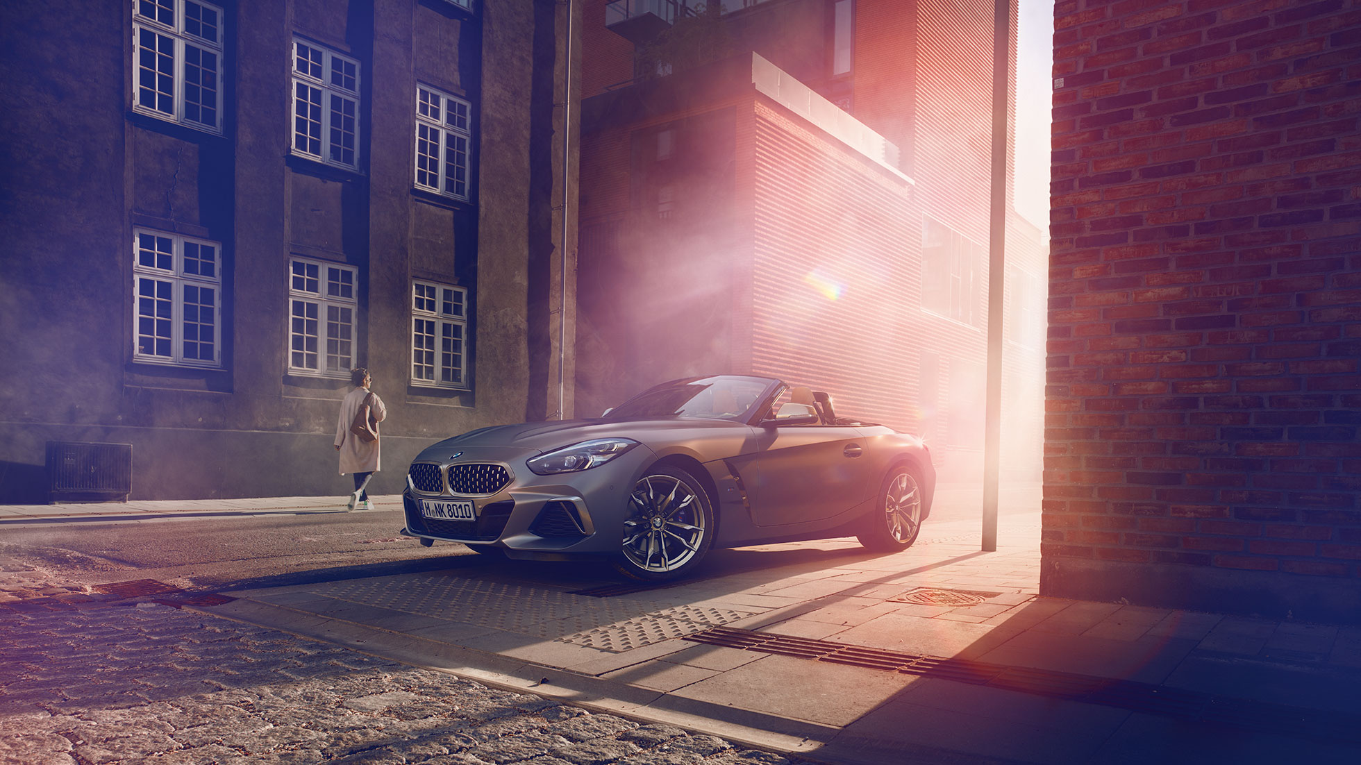 BMW Z4 M40i G29 ze tříčtvrtečního pohledu zepředu BMW Z4 M40i G29 2019 BMW Individual metalický lak Frozen Grey (šedá) ze tříčtvrtečního pohledu zepředu