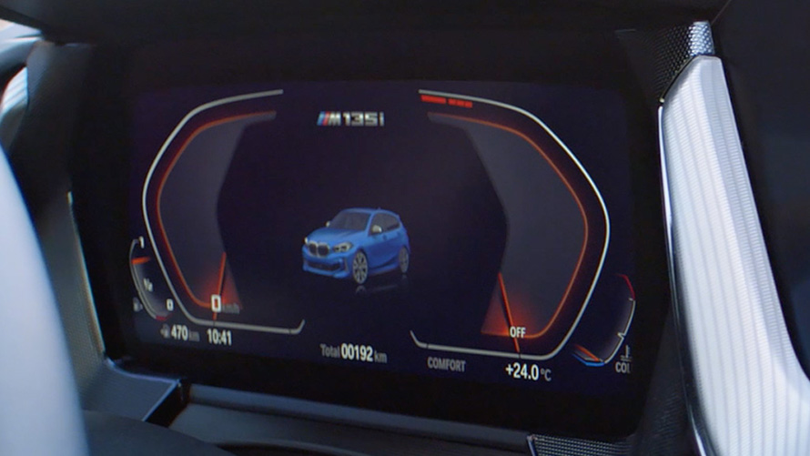 BMW M135i xDrive (F40) film BMW M135i xDrive (F40) v modré barvě Misano Blue ve videu