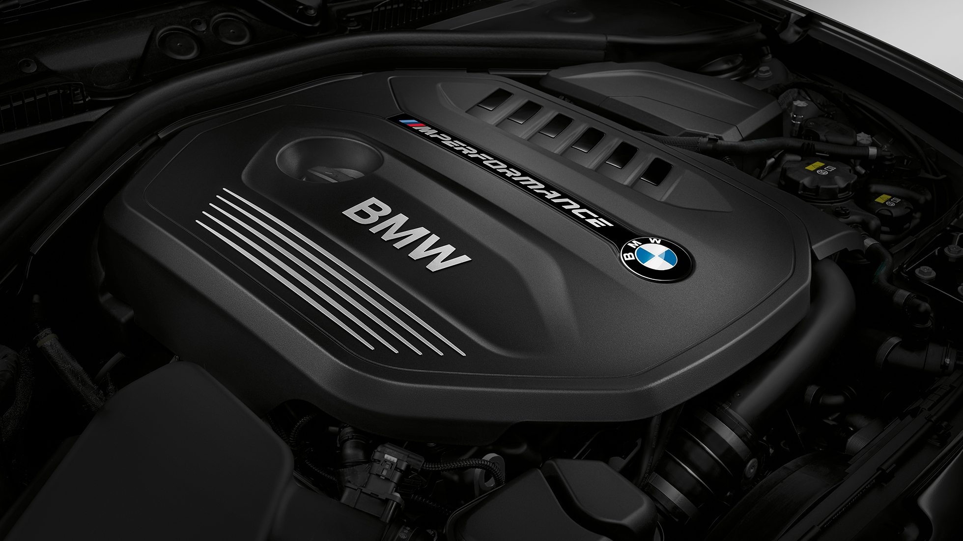 Zážehový 6válec M TwinPower Turbo v BMW M240i Coupé Zážehový 6válec M TwinPower Turbo v BMW M240i Coupé F22 2017 v metalické barvě Sunset Orange