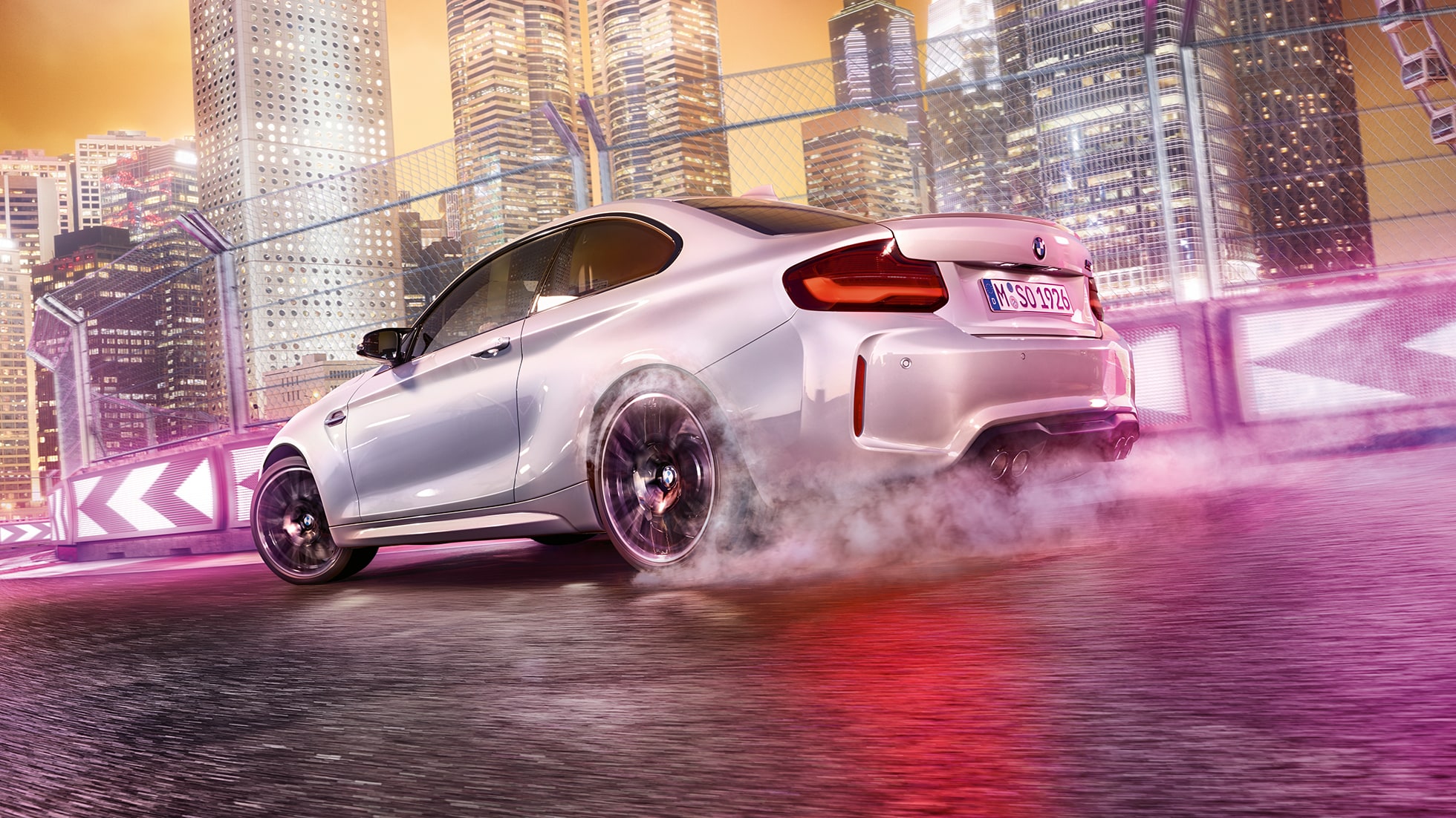 Design vozidla BMW M2 Competition F87 Design vozidla BMW M2 Competition F87 2018 v metalické barvě Hockenheim Silver ze tříčtvrtečního pohledu zezadu