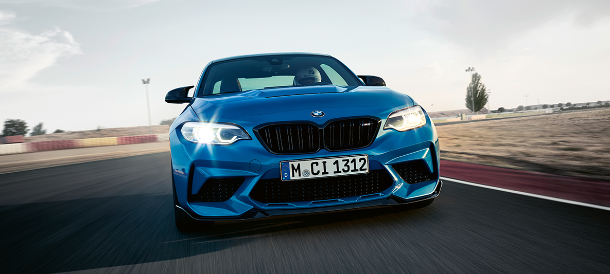Design BMW M2 CS Design BMW M2 CS F87 v metalické barvě Misano Blue při pohledu zpředu