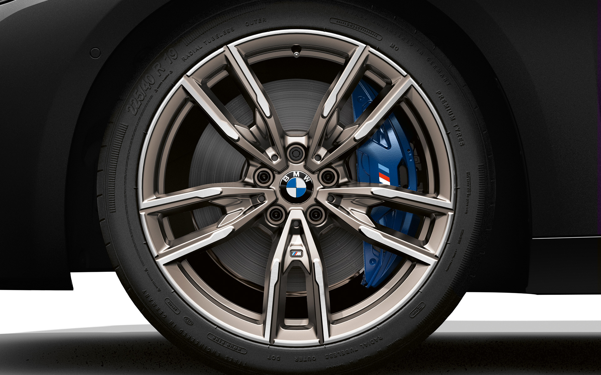 BMW M240i G42 M sportovní brzdy, tmavě modré třmeny M sportovní brzdy, tmavě modré třmeny BMW M240i G42