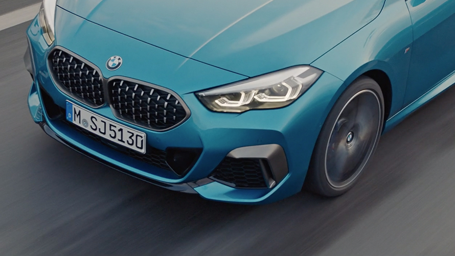 Film o BMW M235i xDrive Gran Coupé Film o BMW M235i xDrive Gran Coupé 2020 F44 v metalické barvě Black Sapphire