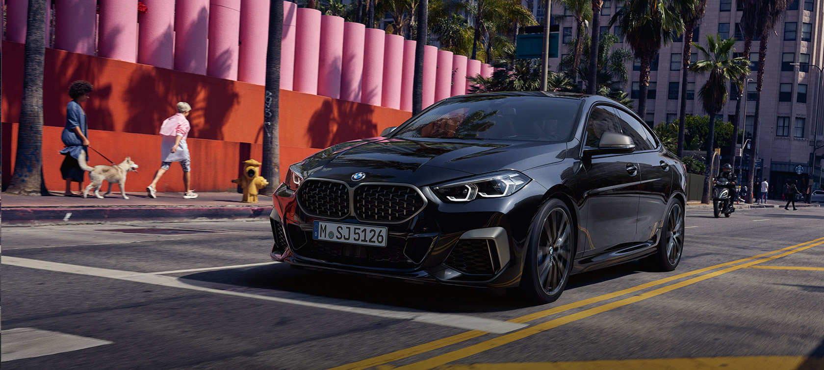 BMW M235i xDrive Gran Coupé F44 2020 Black Sapphire (černá) tříčtvrteční pohled zepředu