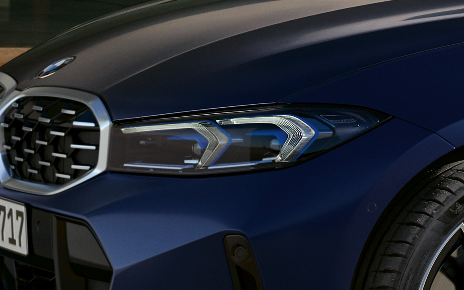 BMW M340i xDrive Touring (G21) metalický lak Frozen Tanzanite Blue (modrá) LED přední světlomety detail BMW M340i xDrive Touring (G21) metalický lak Frozen Tanzanite Blue (modrá) LED přední světlomety detail