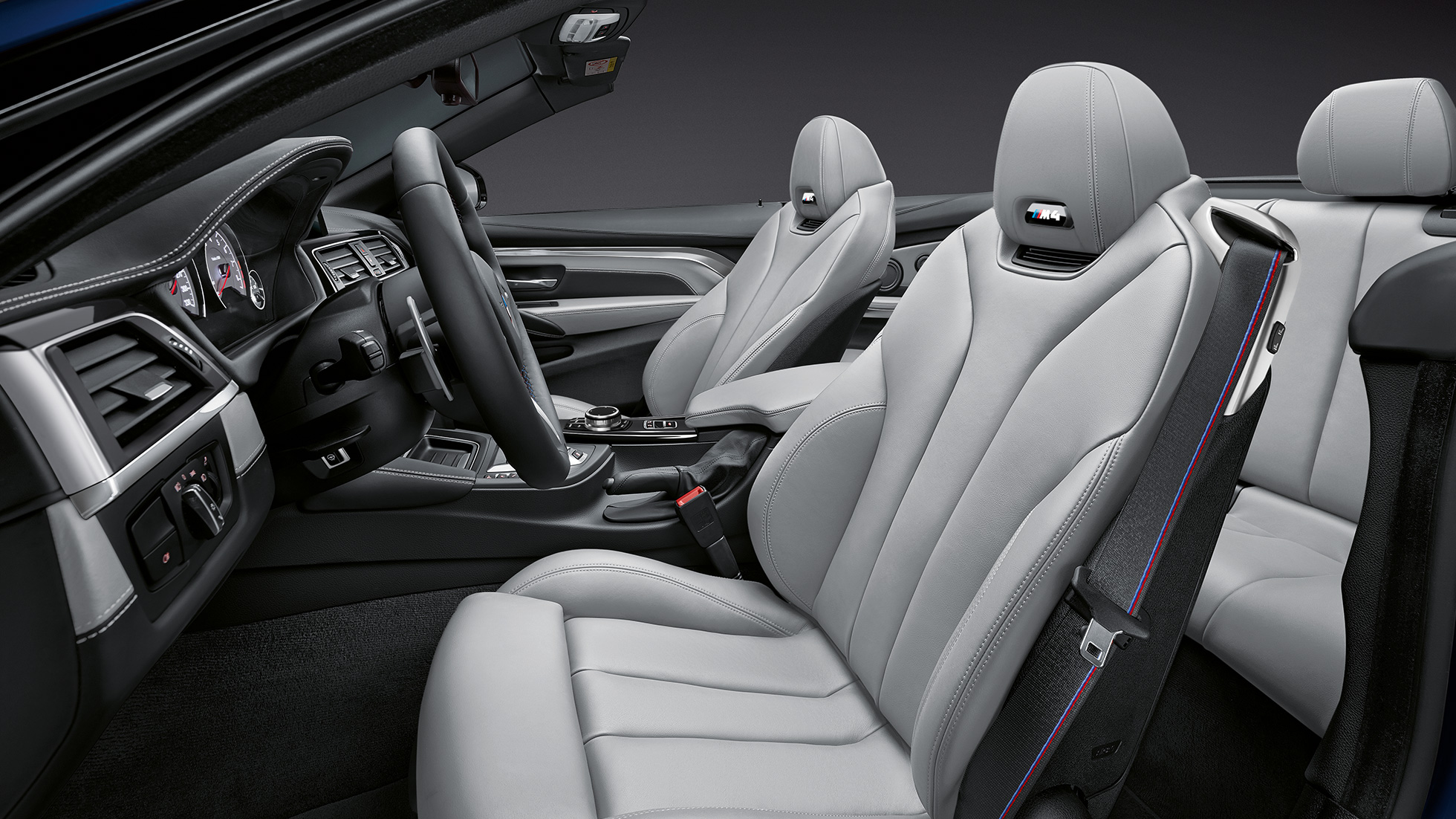 BMW M4 Cabrio, interiér BMW M4 Cabrio, interiér, kokpit