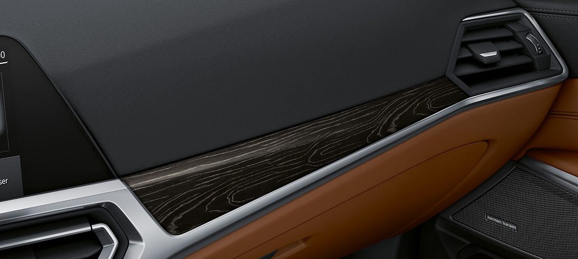 BMW Individual dřevěné obložení interiéru BMW M4 Coupé G82 2020 interiér BMW Individual dřevěné obložení Fineline Black (černé) se stříbrným efektem a otevřenými póry BMW M4 Coupé G82 2020 interiér