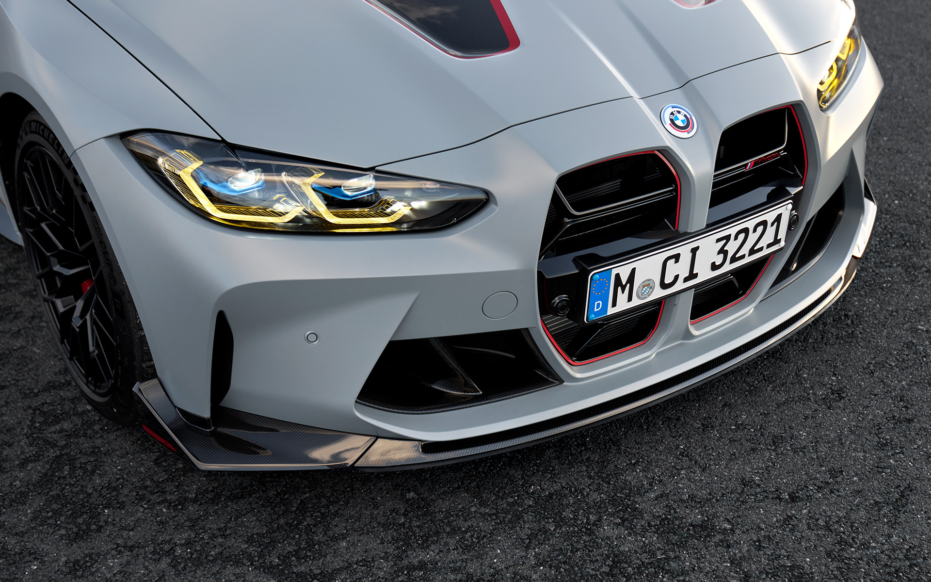 M karbonový splitter BMW M4 CSL G82 BMW M4 CSL G82 BMW Individual metalický lak Frozen Brooklyn Grey (šedá) M karbonový splitter detail na příď