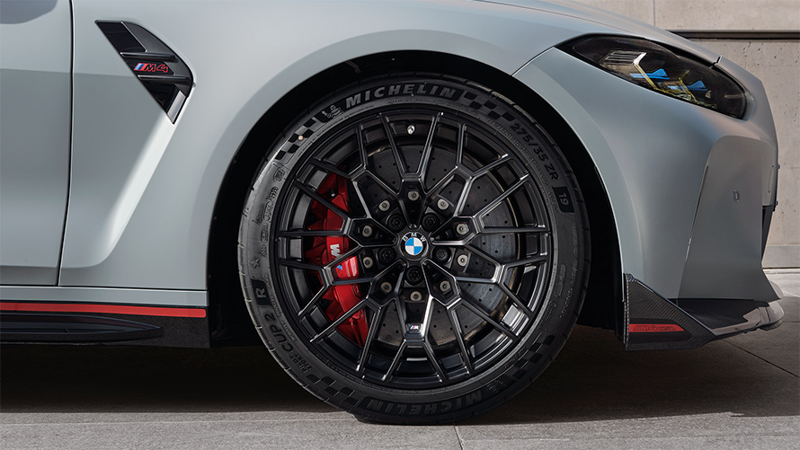 Ultra okruhové pneumatiky na odlehčených kolech, exkluzivní pro CSL BMW M4 CSL G82 BMW M4 CSL G82 BMW Individual metalický lak Frozen Brooklyn Grey (šedá) Ultra okruhové pneumatiky na odlehčených kolech, exkluzivní pro CSL