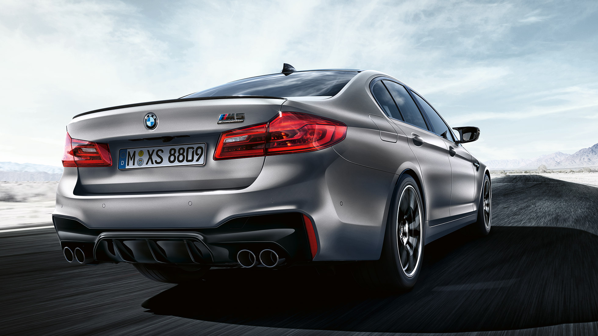 LED zadní světla. Design BMW M5 Competition při pohledu zezadu ze tří čtvrtin.