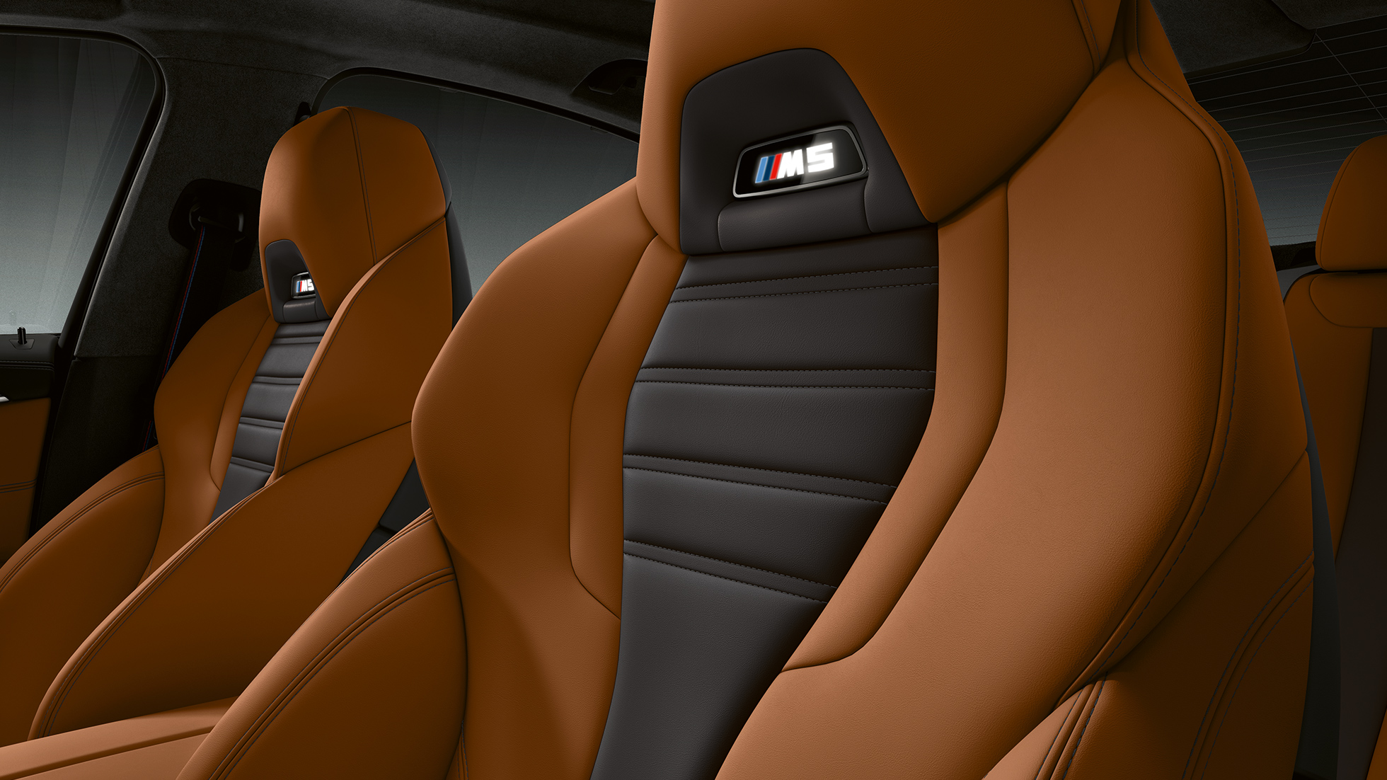 BMW interior. BMW M5, interiér, sedadla